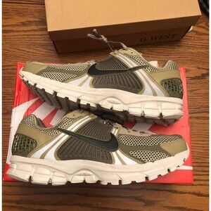 NIKE ZOOM VOMERO 5 NEUTRAL OLIVE 11.5M